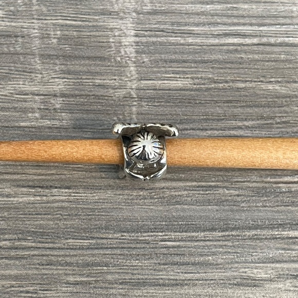 Authentic Pandora Retired Angel Charm - Picture 4 of 4